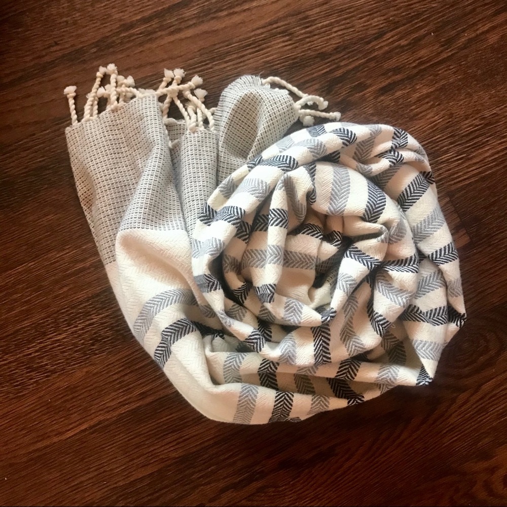 Like new Scarf
